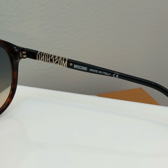 New Moschino MO768S03 Oversized Retro Sunglasses - Picture 6 of 7